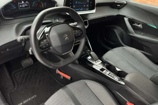Peugeot e-2008 (2021) thumbnail 3