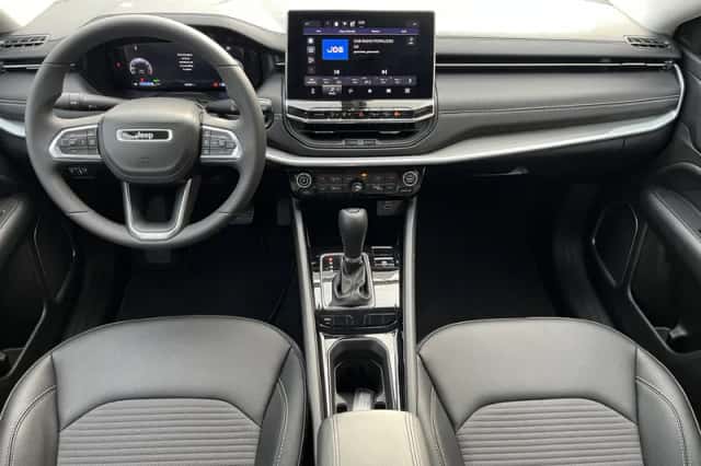 Jeep Compass (2024) thumbnail 6