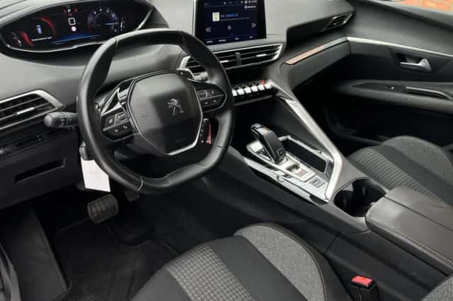 Peugeot 3008 (2018) thumbnail 3