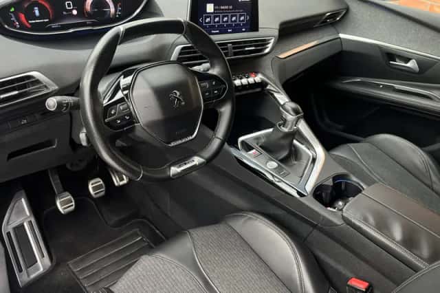 Peugeot 3008 (2017) thumbnail 3