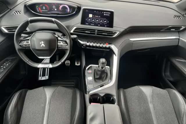 Peugeot 3008 (2017) thumbnail 6