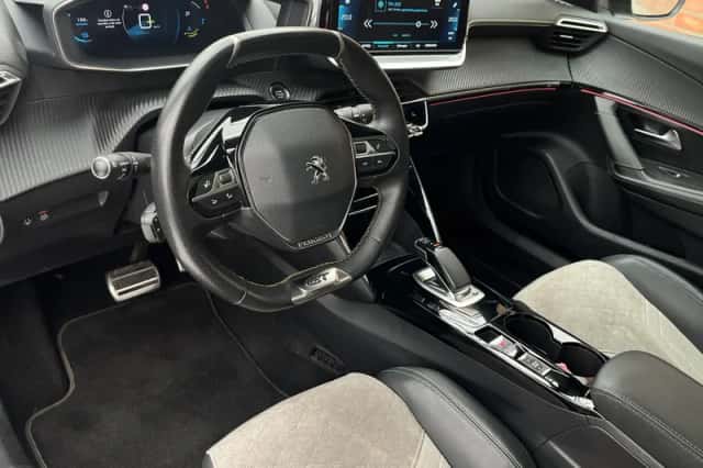 Peugeot e-2008 (2021) thumbnail 3