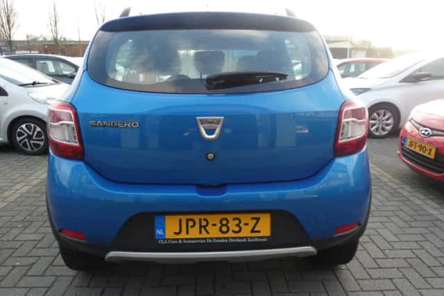 Dacia Sandero (2015) thumbnail 3