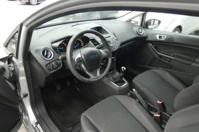 Ford Fiesta (2013) thumbnail 2