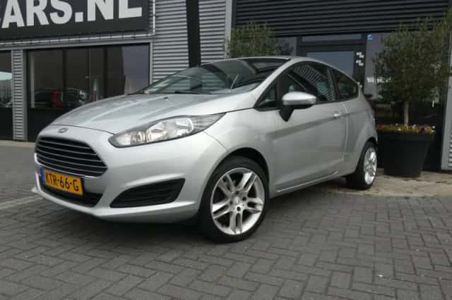 Ford Fiesta (2013) thumbnail 4
