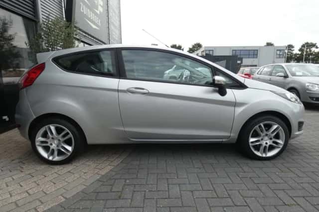 Ford Fiesta (2013) thumbnail 5
