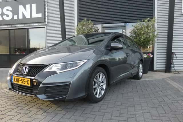 Honda Civic (2016) thumbnail 1