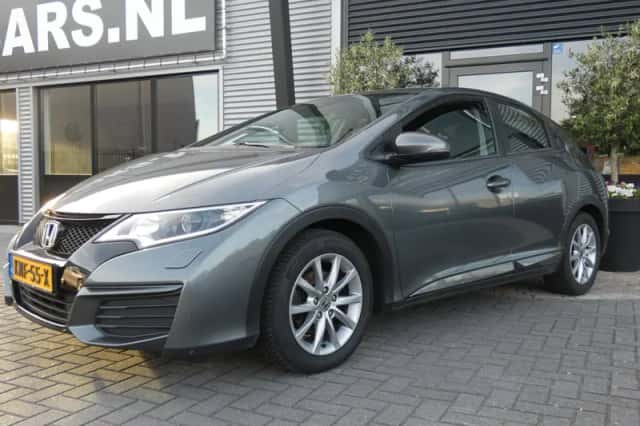 Honda Civic (2016) thumbnail 2