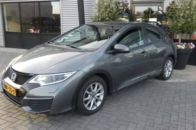 Honda Civic (2016) thumbnail 3