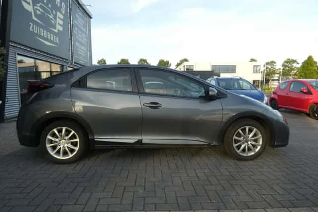 Honda Civic (2016) thumbnail 5