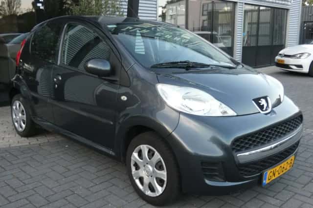 Peugeot 107 (2011) thumbnail 5
