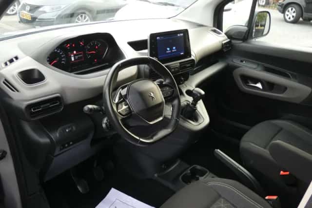 Peugeot Rifter (2019) thumbnail 2