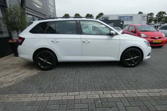 Škoda Fabia (2015) thumbnail 5
