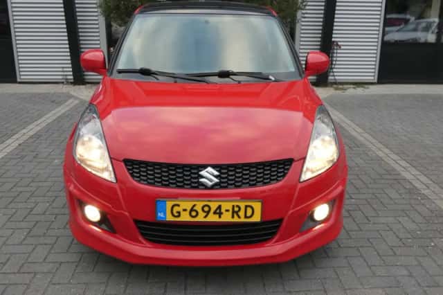 Suzuki Swift (2011) thumbnail 2
