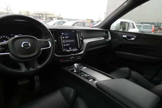 Volvo XC60 (2019) thumbnail 3