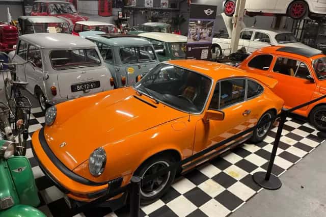 Porsche 911 (1975) thumbnail 1