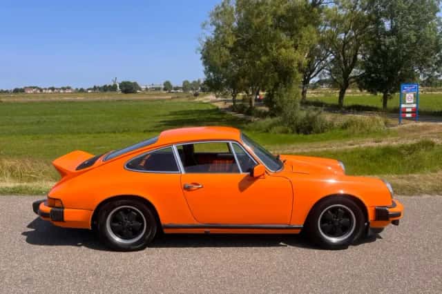 Porsche 911 (1975) thumbnail 2