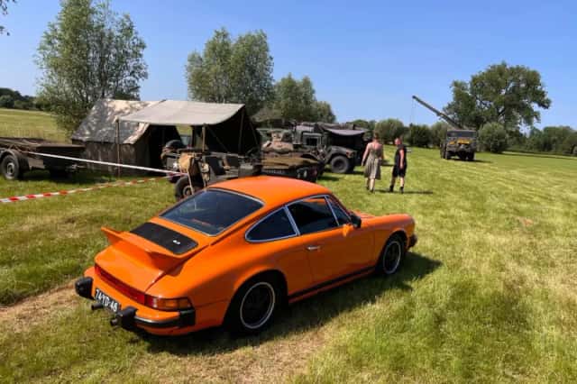 Porsche 911 (1975) thumbnail 3