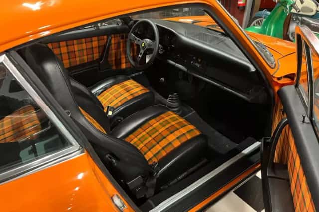 Porsche 911 (1975) thumbnail 4