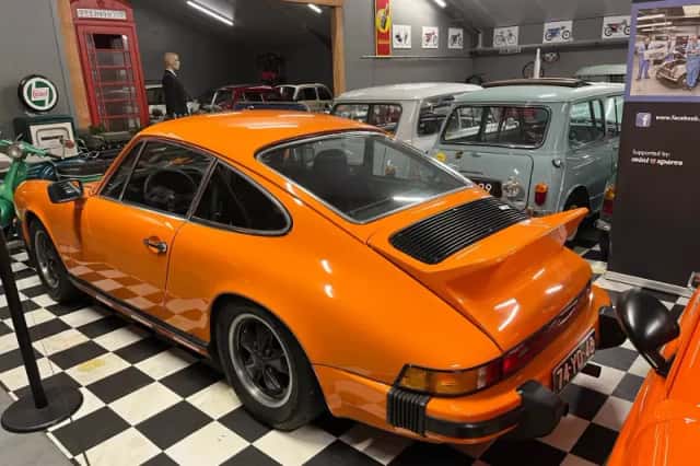 Porsche 911 (1975) thumbnail 5