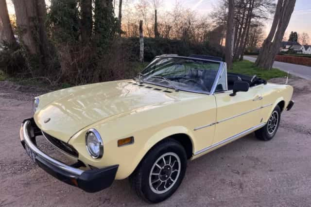 Fiat 124 Spider (1975) thumbnail 1