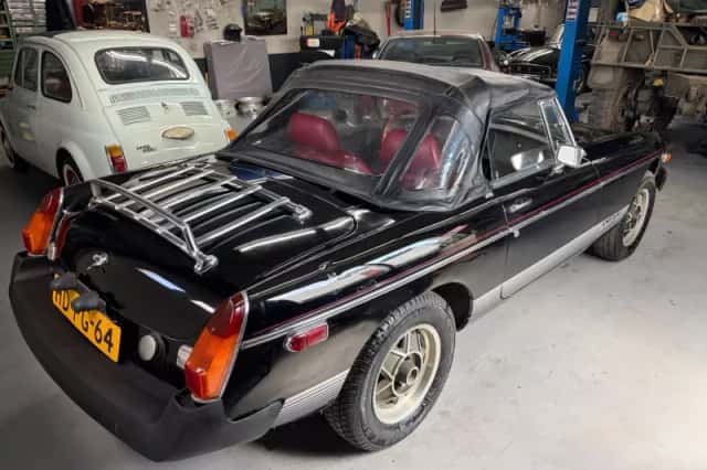 MG B (1979) thumbnail 2