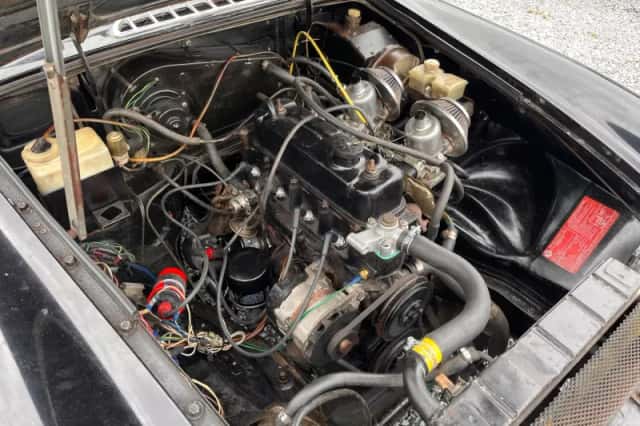 MG B (1979) thumbnail 4