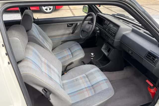 Volkswagen Golf (1988) thumbnail 4