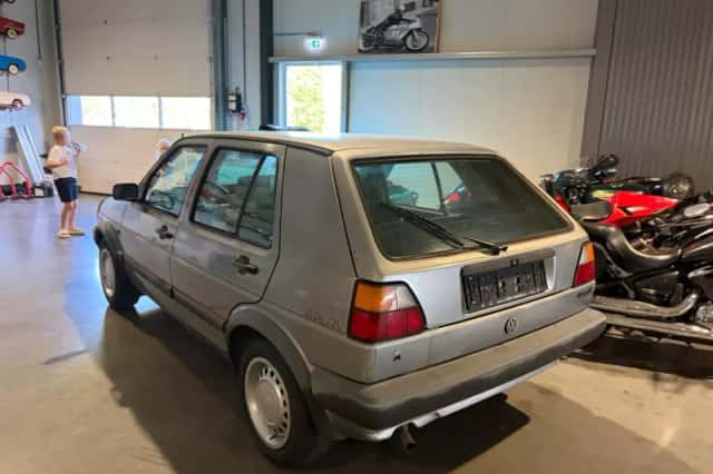 Volkswagen Golf (1989) thumbnail 2