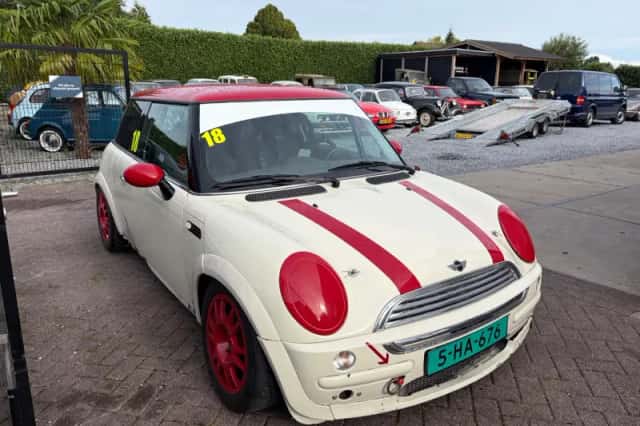MINI Cooper (2001) thumbnail 1