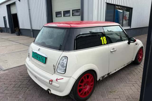 MINI Cooper (2001) thumbnail 4