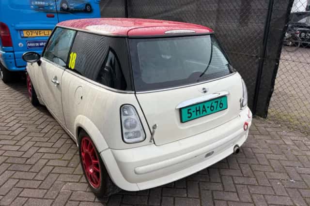 MINI Cooper (2001) thumbnail 6