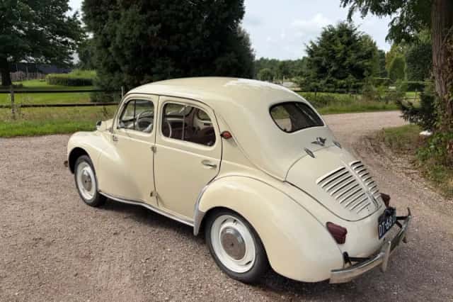 Renault 4cv (1960) thumbnail 2