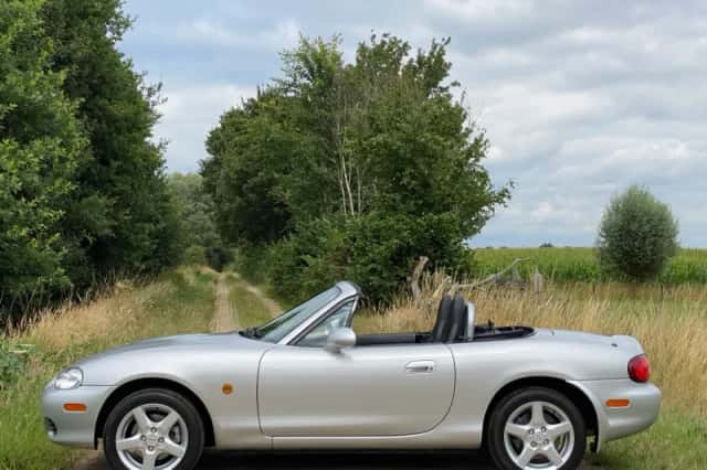 Mazda MX-5 (2006) thumbnail 2