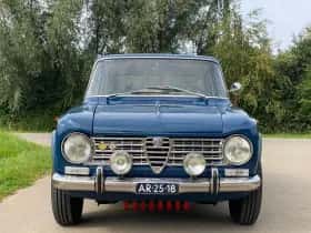 Alfa Romeo Giulia (1966) thumbnail 8
