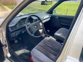 Mercedes-Benz 200d (1986) thumbnail 11