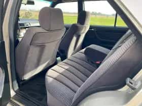 Mercedes-Benz 200d (1986) thumbnail 21