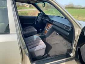 Mercedes-Benz 200d (1986) thumbnail 26