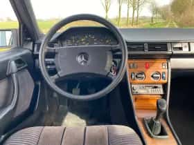 Mercedes-Benz 200d (1986) thumbnail 27