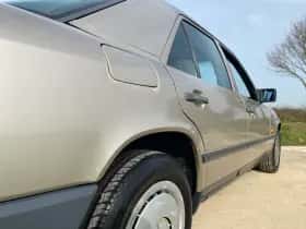 Mercedes-Benz 200d (1986) thumbnail 30