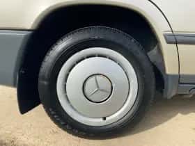 Mercedes-Benz 200d (1986) thumbnail 37