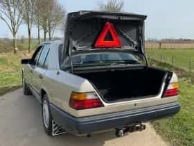 Mercedes-Benz 200d (1986) thumbnail 41
