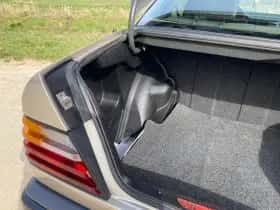 Mercedes-Benz 200d (1986) thumbnail 42