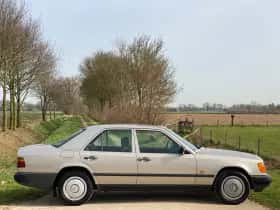 Mercedes-Benz 200d (1986) thumbnail 6