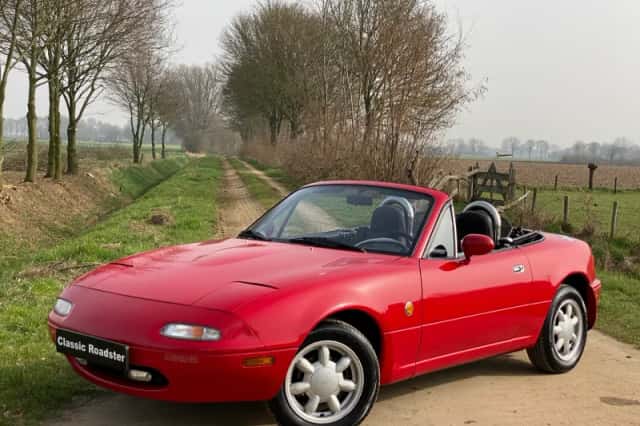 Mazda MX-5 (1991) thumbnail 2