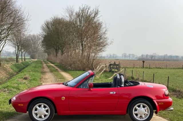 Mazda MX-5 (1991) thumbnail 3