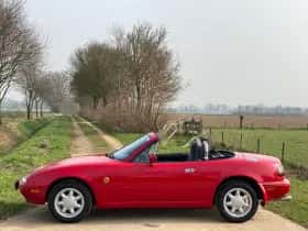 Mazda MX-5 (1991) thumbnail 3
