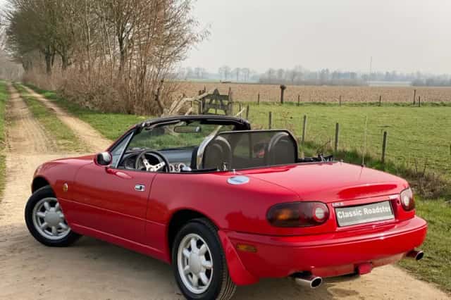 Mazda MX-5 (1991) thumbnail 4