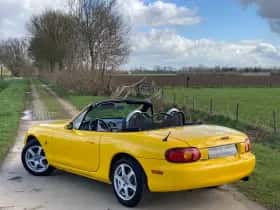 Mazda MX-5 (2000) thumbnail 3
