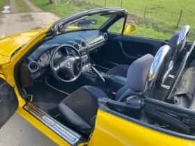 Mazda MX-5 (2000) thumbnail 10